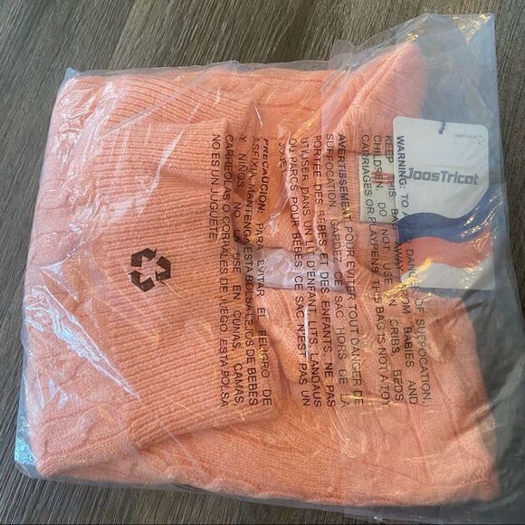 New JoosTricot cable knit crop virgin wool sweater in apricot • Medium - Picture 6 of 9